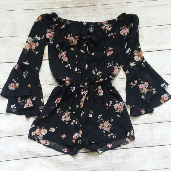 Rue21 Pants - *2/$30* Rue 21 Black Floral Romper